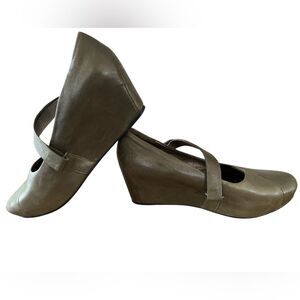 Tsubo Karris Leather Mary Jane Wedge Shoes Olive Green Size 8.5 New